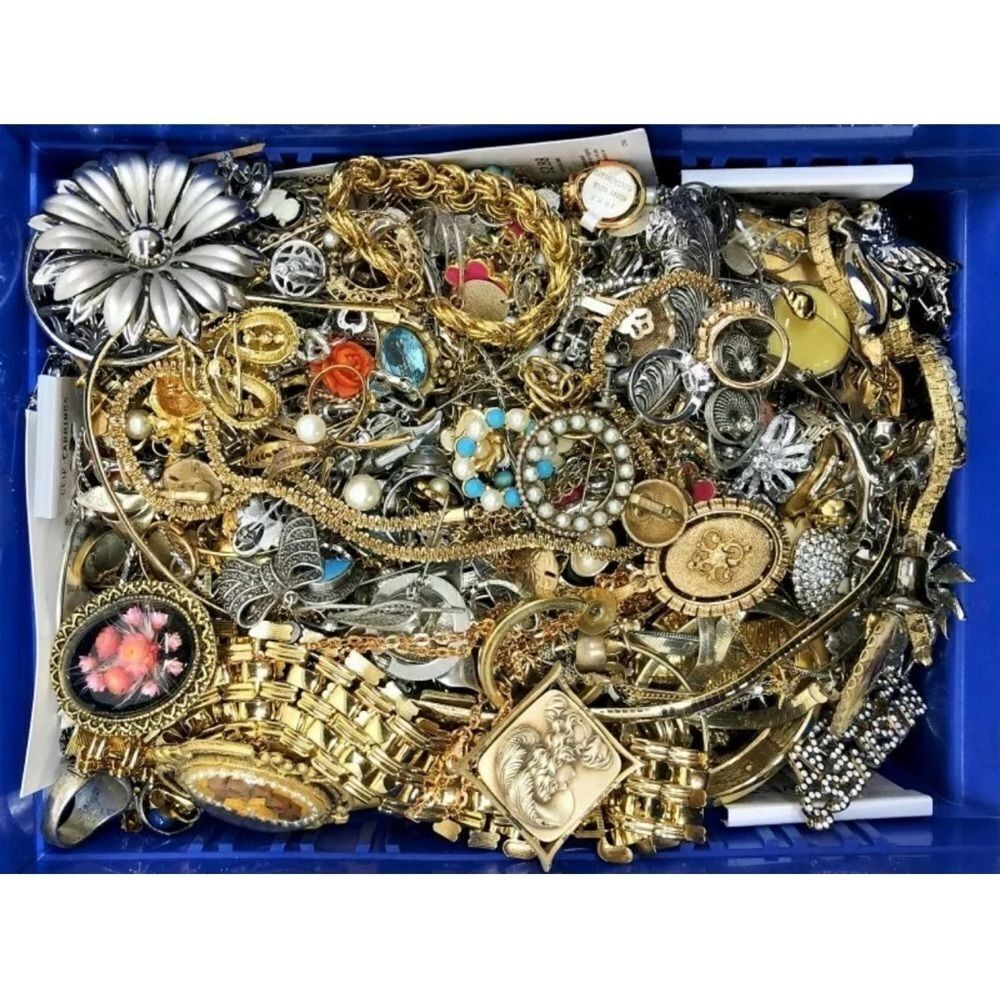 Huge 3 LB Vintage to Now Jewelry Lot- MYSTERY BOX Gold Silver Rhinestones - Picture 5 of 12